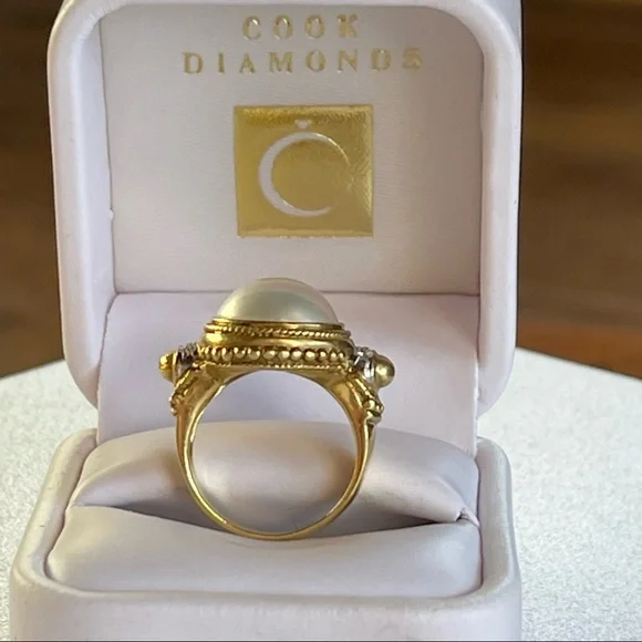 Authentic White Mabé Pearl 18kt gold w/ diamonds cocktail ring retail $3000 - Picture 5 of 11